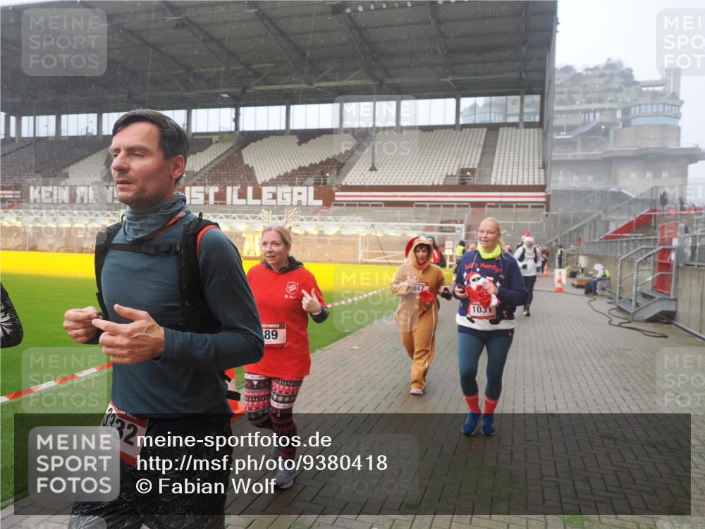 07.12.2025 - St. Pauli X-Mass-Run No. 15 Fabian Wolf http://msf.ph/oto/9380418 07.12.2025 10:08:51 Ziel 19, 390, 707, 786, 789, 947, 1002, 1031, 1176, 2521, 3212, 3332, 3335, 3484, 3671, 3904, 3907, 4232, 4234, 4451 meine-sportfotos.de