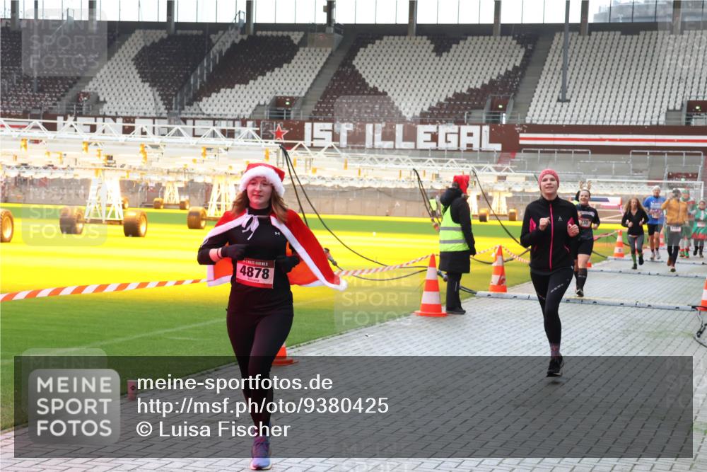 07.12.2025 - St. Pauli X-Mass-Run No. 15 Luisa Fischer http://msf.ph/oto/9380425 07.12.2025 10:40:34 Ziel 1, 5, 4878, 230, 87, 108, 230, 538, 580, 731, 735, 827, 1604, 1748, 1749, 2169, 2588, 2754, 3161, 3164, 3796, 3797, 4874, 4878 meine-sportfotos.de