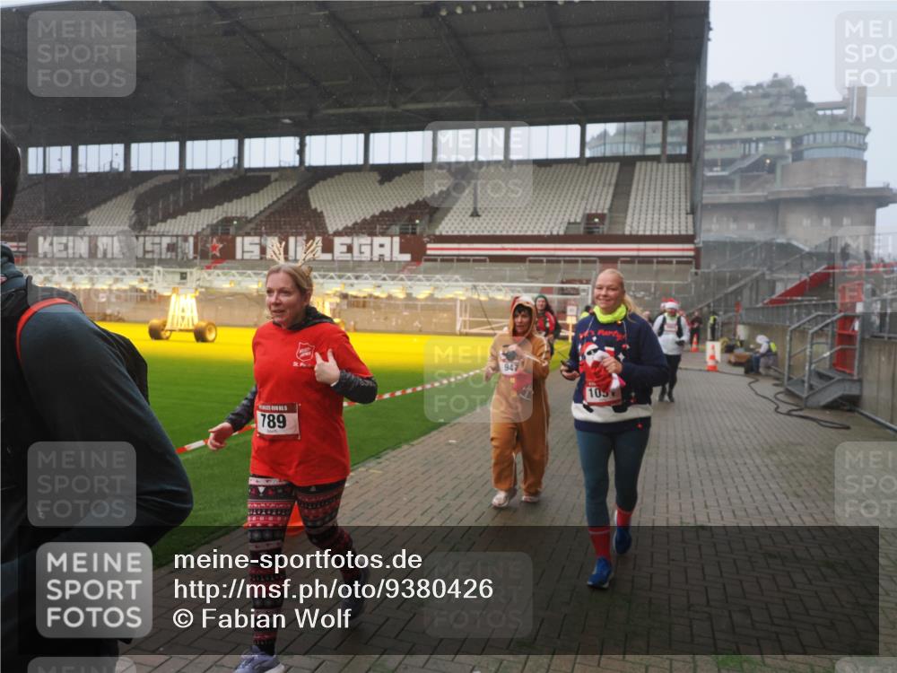 07.12.2025 - St. Pauli X-Mass-Run No. 15 Fabian Wolf http://msf.ph/oto/9380426 07.12.2025 10:08:51 Ziel 19, 390, 707, 786, 789, 947, 1002, 1031, 1176, 2521, 3212, 3332, 3335, 3484, 3671, 3904, 3907, 4232, 4234, 4451 meine-sportfotos.de
