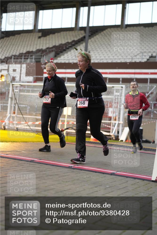 07.12.2025 - St. Pauli X-Mass-Run No. 15 Patografie http://msf.ph/oto/9380428 07.12.2025 10:17:11 Ziel 257, 268, 1762, 3229, 3522, 3874, 3987, 4114, 4764 meine-sportfotos.de