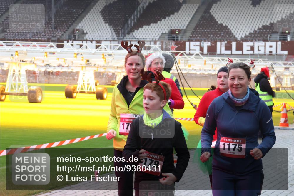 07.12.2025 - St. Pauli X-Mass-Run No. 15 Luisa Fischer http://msf.ph/oto/9380431 07.12.2025 11:13:36 Ziel 17, 1703, 15, 178, 15, 1175, 17, 22, 47, 494, 585, 681, 683, 684, 919, 1022, 1175, 1178, 1338, 1341, 1420, 1422, 1645, 1646, 1647, 1664, 1703, 2125, 2773, 3167, 4794, 4795, 4796, 4802, 4804 meine-sportfotos.de