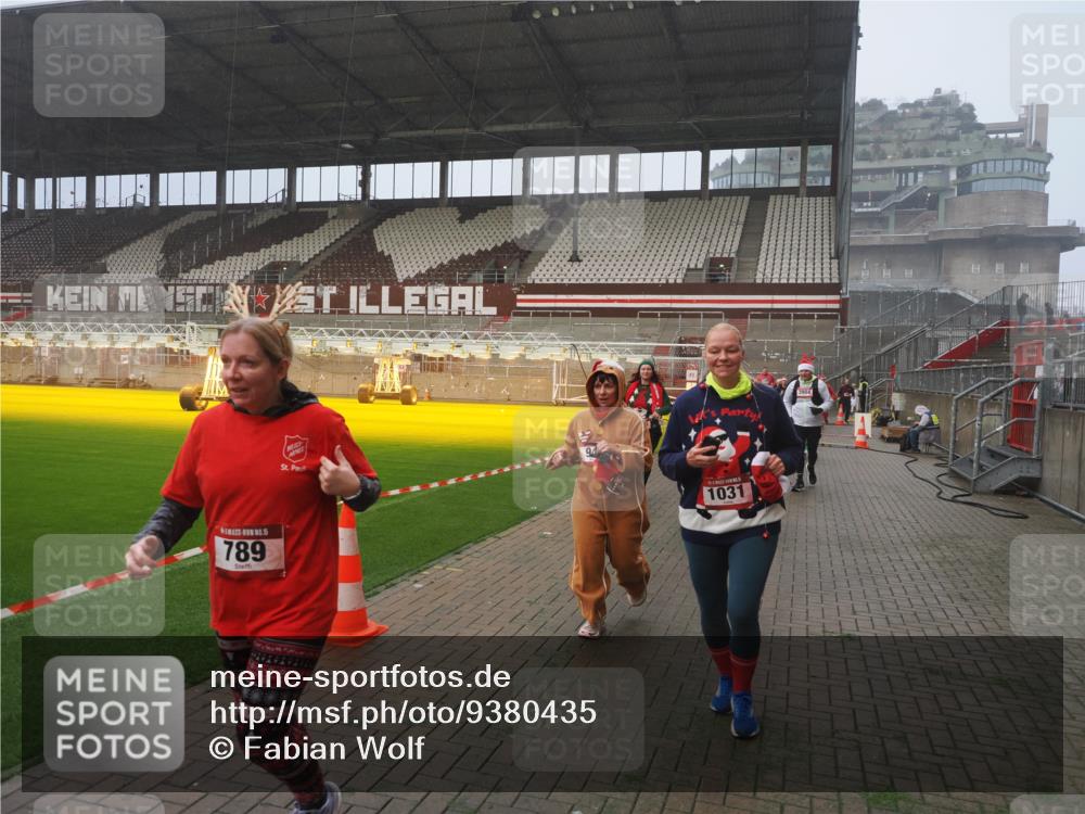 07.12.2025 - St. Pauli X-Mass-Run No. 15 Fabian Wolf http://msf.ph/oto/9380435 07.12.2025 10:08:52 Ziel 19, 390, 707, 786, 789, 947, 1002, 1031, 1176, 2521, 3212, 3300, 3332, 3335, 3484, 3671, 3891, 3904, 3907, 4232, 4234, 4451 meine-sportfotos.de
