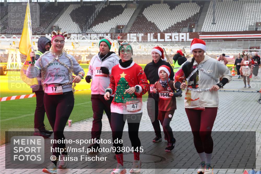 07.12.2025 - St. Pauli X-Mass-Run No. 15 Luisa Fischer http://msf.ph/oto/9380445 07.12.2025 11:13:48 Ziel 1926, 17, 16, 47, 1, 15, 1646, 17, 22, 47, 585, 681, 683, 684, 919, 1022, 1111, 1114, 1175, 1178, 1338, 1341, 1645, 1646, 1647, 1664, 1703, 2125, 2773 meine-sportfotos.de