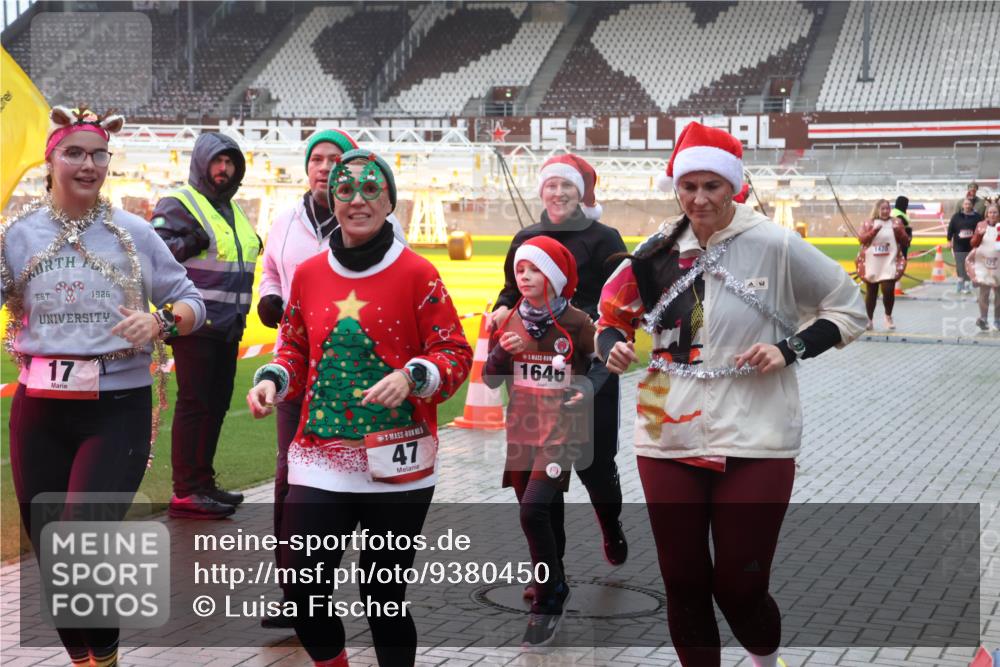 07.12.2025 - St. Pauli X-Mass-Run No. 15 Luisa Fischer http://msf.ph/oto/9380450 07.12.2025 11:13:49 Ziel 1926, 17, 47, 1646, 1420, 17, 22, 47, 585, 681, 683, 684, 919, 1022, 1111, 1114, 1175, 1178, 1338, 1341, 1645, 1646, 1647, 1664, 1703, 2125, 2773 meine-sportfotos.de