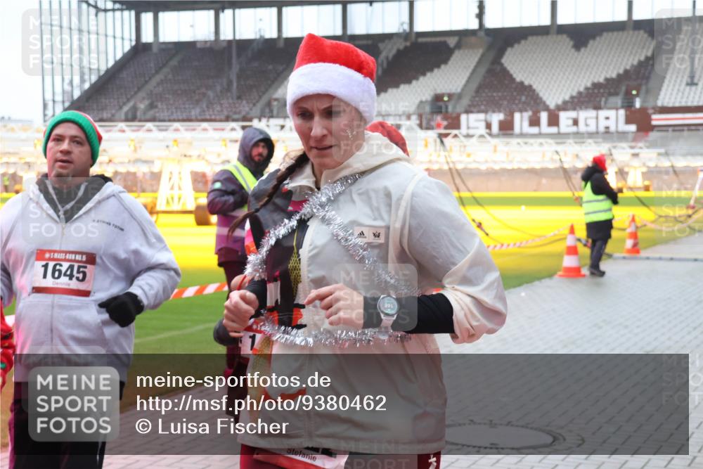07.12.2025 - St. Pauli X-Mass-Run No. 15 Luisa Fischer http://msf.ph/oto/9380462 07.12.2025 11:13:50 Ziel 5, 1645, 891, 17, 22, 47, 585, 681, 683, 684, 919, 1022, 1111, 1114, 1175, 1178, 1338, 1341, 1645, 1646, 1647, 1664, 1703, 2125, 2773 meine-sportfotos.de