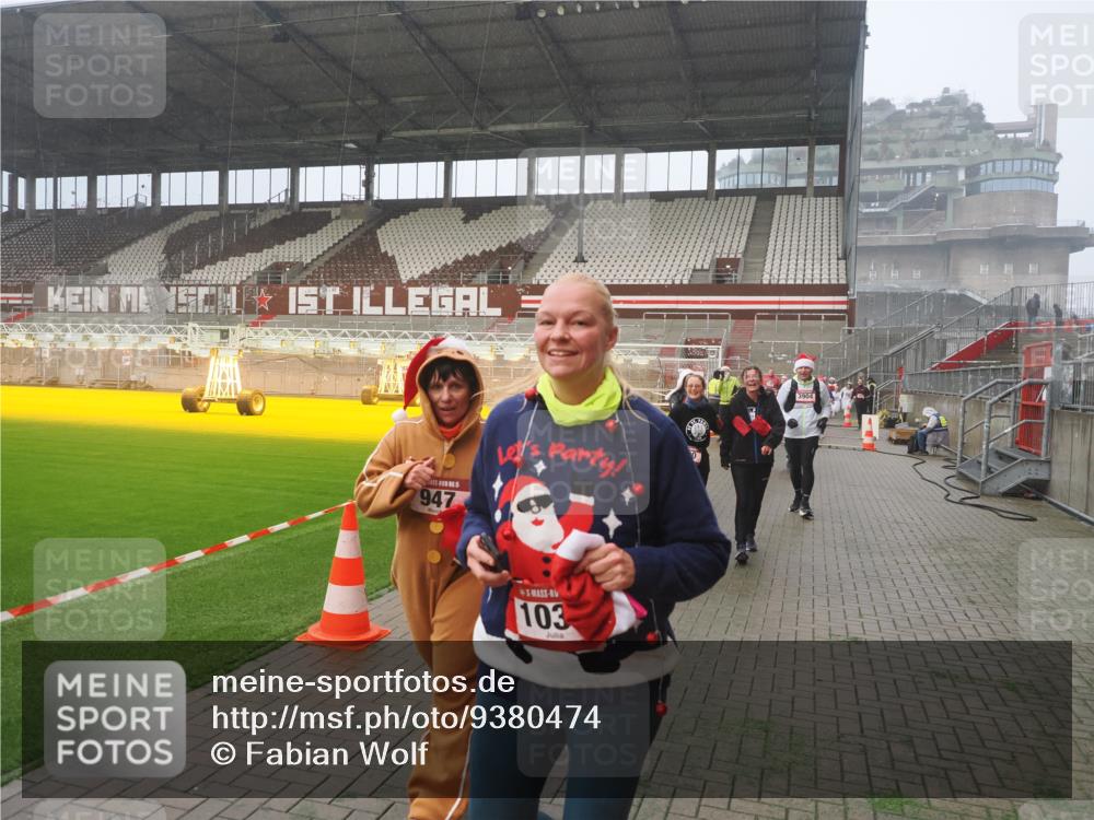 07.12.2025 - St. Pauli X-Mass-Run No. 15 Fabian Wolf http://msf.ph/oto/9380474 07.12.2025 10:08:53 Ziel 19, 390, 707, 786, 789, 947, 1002, 1031, 1176, 1570, 2126, 2521, 3212, 3300, 3332, 3335, 3484, 3671, 3891, 3904, 3907, 4232, 4234, 4451 meine-sportfotos.de