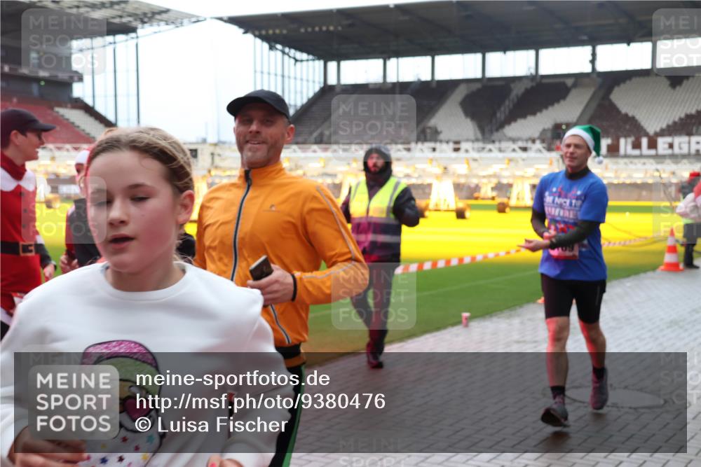 07.12.2025 - St. Pauli X-Mass-Run No. 15 Luisa Fischer http://msf.ph/oto/9380476 07.12.2025 10:40:45 Ziel 87, 108, 230, 284, 406, 538, 580, 731, 735, 827, 1457, 1604, 1748, 1749, 2169, 2594, 2754, 2916, 3161, 3164, 3244, 3407, 3408, 3796, 3797, 4041, 4304, 4874, 4878 meine-sportfotos.de