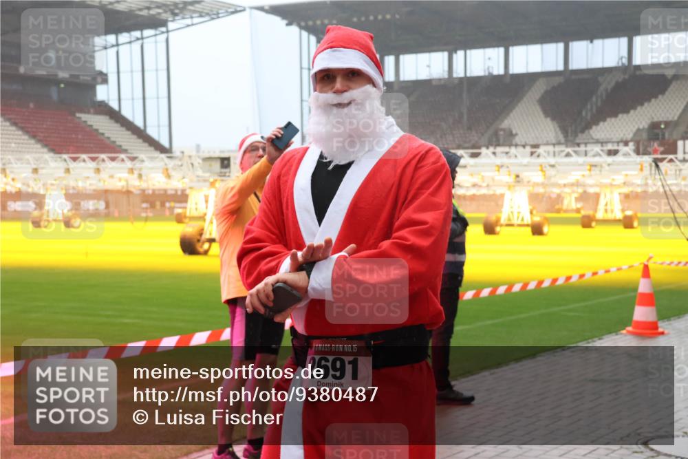 07.12.2025 - St. Pauli X-Mass-Run No. 15 Luisa Fischer http://msf.ph/oto/9380487 07.12.2025 10:08:48 Ziel 15, 2691, 2247, 2248, 2650, 2691, 2692, 2746, 3495, 3627, 3628, 3759, 4205, 4231, 4232, 4234, 4451, 4623, 4624, 4626, 4734, 4737, 4740 meine-sportfotos.de