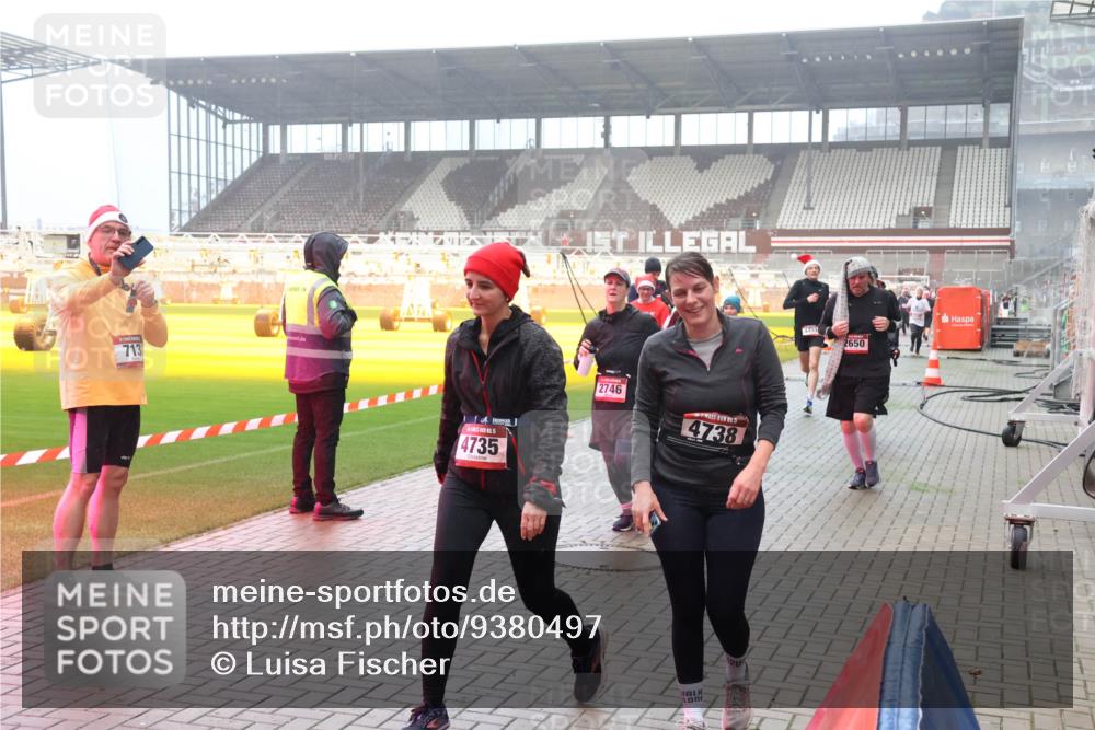 07.12.2025 - St. Pauli X-Mass-Run No. 15 Luisa Fischer http://msf.ph/oto/9380497 07.12.2025 10:08:51 Ziel 713, 4735, 2746, 4738, 4451, 2650, 707, 1031, 2247, 2248, 2650, 2691, 2692, 2746, 3212, 3495, 3627, 3628, 3671, 3759, 4205, 4231, 4232, 4234, 4451, 4623, 4624, 4626, 4734, 4737, 4740 meine-sportfotos.de