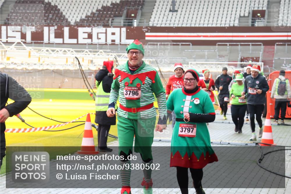 07.12.2025 - St. Pauli X-Mass-Run No. 15 Luisa Fischer http://msf.ph/oto/9380502 07.12.2025 10:40:54 Ziel 15, 3796, 15, 3797, 26, 4, 735, 230, 284, 406, 538, 580, 731, 735, 1457, 2169, 2555, 2559, 2594, 2916, 3161, 3164, 3244, 3407, 3408, 3796, 3797, 4041, 4304, 4856, 4874, 4878 meine-sportfotos.de