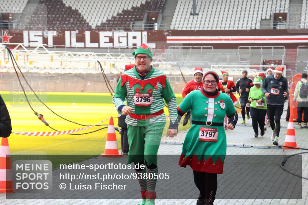 07.12.2025 - St. Pauli X-Mass-Run No. 15 Luisa Fischer http://msf.ph/oto/9380505 07.12.2025 10:40:54 Ziel 15, 3796, 5, 5, 3797, 731, 735, 230, 284, 406, 538, 580, 731, 735, 1457, 2169, 2555, 2559, 2594, 2916, 3161, 3164, 3244, 3407, 3408, 3796, 3797, 4041, 4304, 4856, 4874, 4878 meine-sportfotos.de