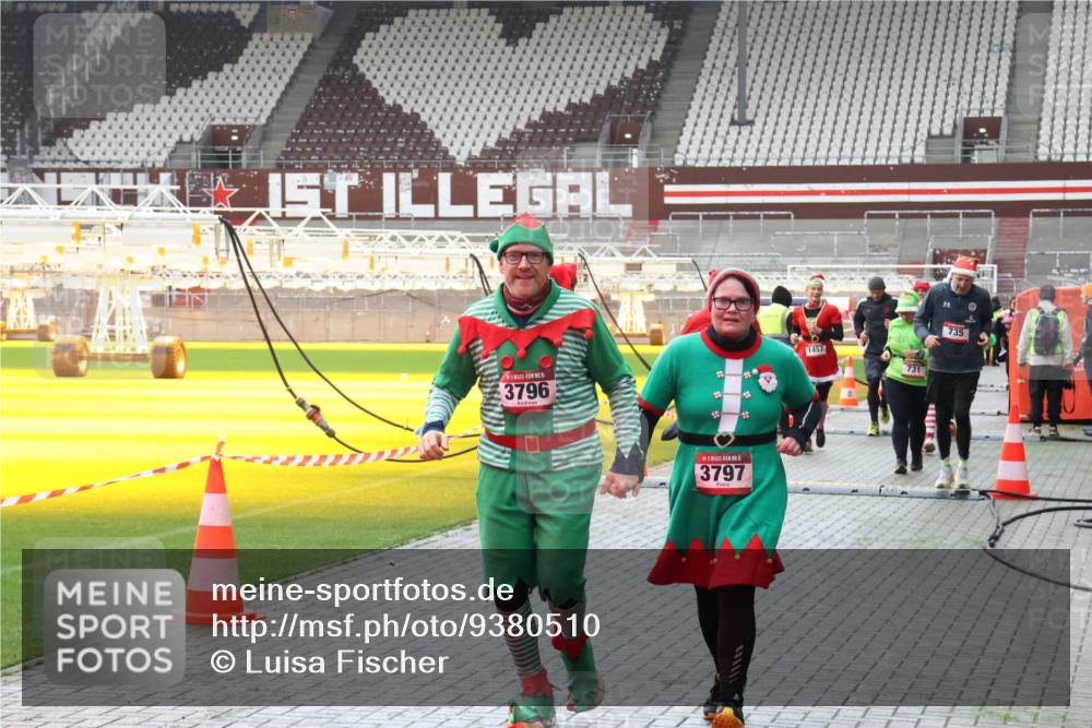 07.12.2025 - St. Pauli X-Mass-Run No. 15 Luisa Fischer http://msf.ph/oto/9380510 07.12.2025 10:40:55 Ziel 15, 3796, 5, 15, 3797, 1457, 731, 735, 230, 284, 406, 538, 580, 731, 735, 1457, 2169, 2555, 2559, 2594, 2916, 3161, 3164, 3244, 3407, 3408, 3796, 3797, 4041, 4304, 4856, 4874, 4878 meine-sportfotos.de