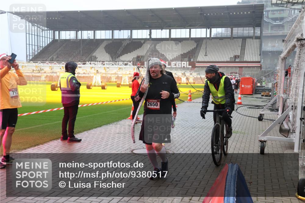 07.12.2025 - St. Pauli X-Mass-Run No. 15 Luisa Fischer http://msf.ph/oto/9380517 07.12.2025 10:08:53 Ziel 713, 2650, 707, 789, 947, 1002, 1031, 2247, 2248, 2650, 2691, 2692, 2746, 3212, 3332, 3335, 3495, 3627, 3628, 3671, 3759, 4205, 4232, 4234, 4451, 4623, 4624, 4626, 4734, 4737, 4740 meine-sportfotos.de
