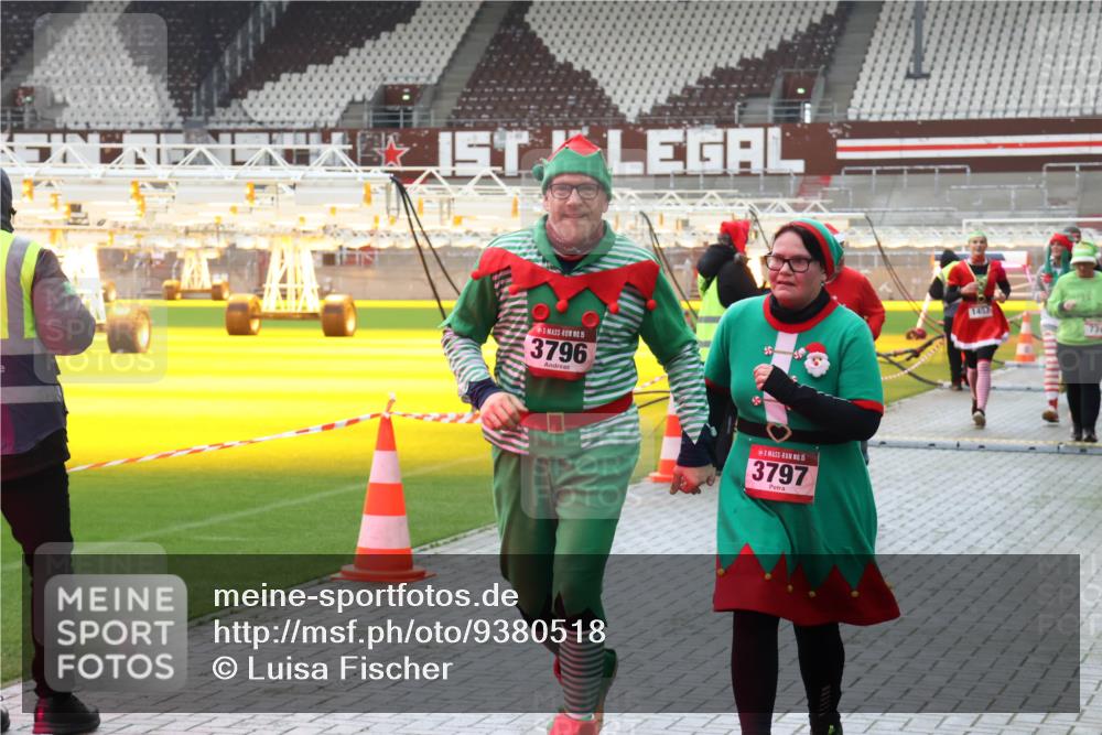 07.12.2025 - St. Pauli X-Mass-Run No. 15 Luisa Fischer http://msf.ph/oto/9380518 07.12.2025 10:40:56 Ziel 5, 3796, 15, 3797, 1457, 230, 284, 406, 538, 580, 731, 735, 1457, 2169, 2555, 2559, 2594, 2916, 3161, 3164, 3244, 3407, 3408, 3796, 3797, 4041, 4304, 4856, 4874, 4878 meine-sportfotos.de