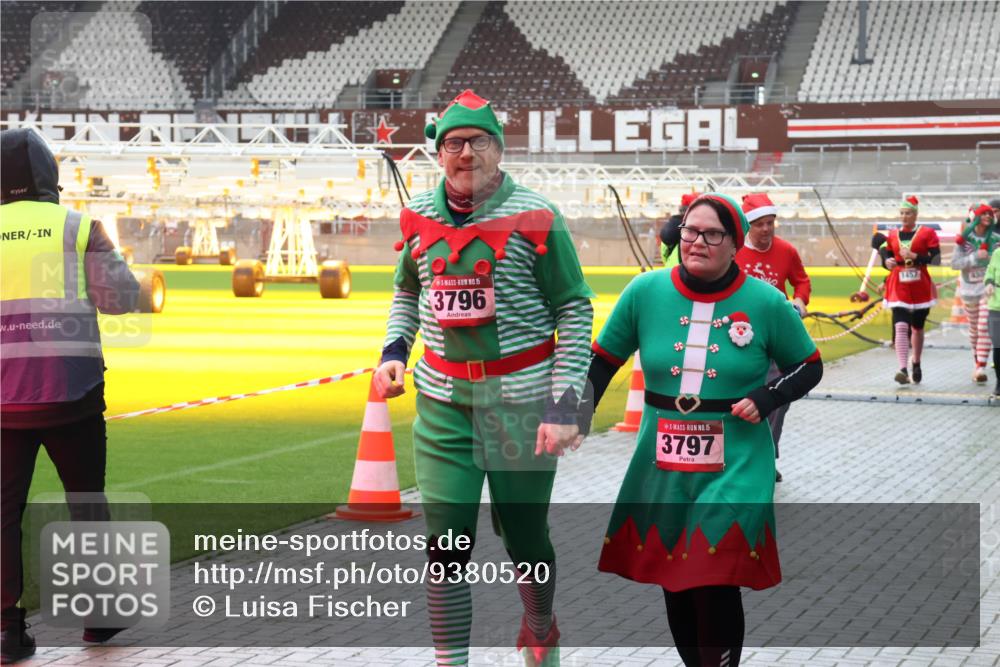 07.12.2025 - St. Pauli X-Mass-Run No. 15 Luisa Fischer http://msf.ph/oto/9380520 07.12.2025 10:40:56 Ziel 15, 3796, 15, 3797, 1457, 230, 284, 406, 538, 580, 731, 735, 1457, 2169, 2555, 2559, 2594, 2916, 3161, 3164, 3244, 3407, 3408, 3796, 3797, 4041, 4304, 4856, 4874, 4878 meine-sportfotos.de