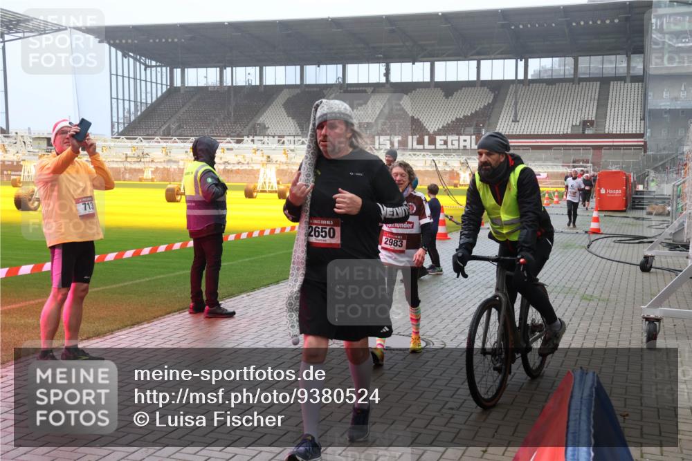 07.12.2025 - St. Pauli X-Mass-Run No. 15 Luisa Fischer http://msf.ph/oto/9380524 07.12.2025 10:08:54 Ziel 713, 2650, 2983, 390, 707, 789, 947, 1002, 1031, 2247, 2248, 2521, 2650, 2691, 2692, 2746, 3212, 3332, 3335, 3495, 3627, 3628, 3671, 3759, 4205, 4232, 4234, 4451, 4623, 4624, 4626, 4734, 4737, 4740 meine-sportfotos.de