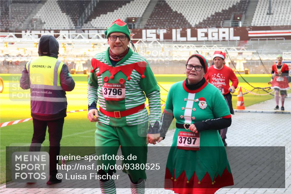 07.12.2025 - St. Pauli X-Mass-Run No. 15 Luisa Fischer http://msf.ph/oto/9380525 07.12.2025 10:40:57 Ziel 1457, 15, 3796, 15, 3797, 230, 284, 406, 538, 580, 731, 735, 1457, 2169, 2555, 2559, 2594, 2916, 3161, 3164, 3244, 3407, 3408, 3796, 3797, 4041, 4304, 4856, 4874, 4878 meine-sportfotos.de