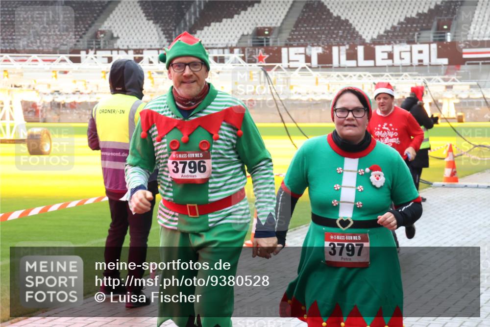 07.12.2025 - St. Pauli X-Mass-Run No. 15 Luisa Fischer http://msf.ph/oto/9380528 07.12.2025 10:40:57 Ziel 15, 3796, 15, 3797, 230, 284, 406, 538, 580, 731, 735, 1457, 2169, 2555, 2559, 2594, 2916, 3161, 3164, 3244, 3407, 3408, 3796, 3797, 4041, 4304, 4856, 4874, 4878 meine-sportfotos.de