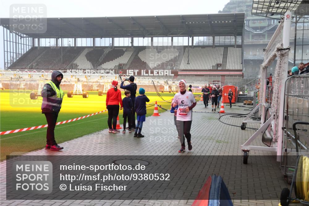 07.12.2025 - St. Pauli X-Mass-Run No. 15 Luisa Fischer http://msf.ph/oto/9380532 07.12.2025 10:09:00 Ziel 3495, 390, 707, 786, 789, 947, 1002, 1031, 1176, 2247, 2248, 2521, 2650, 2691, 2692, 2746, 3212, 3332, 3335, 3484, 3495, 3671, 3759, 3904, 3907, 4205, 4232, 4234, 4451 meine-sportfotos.de