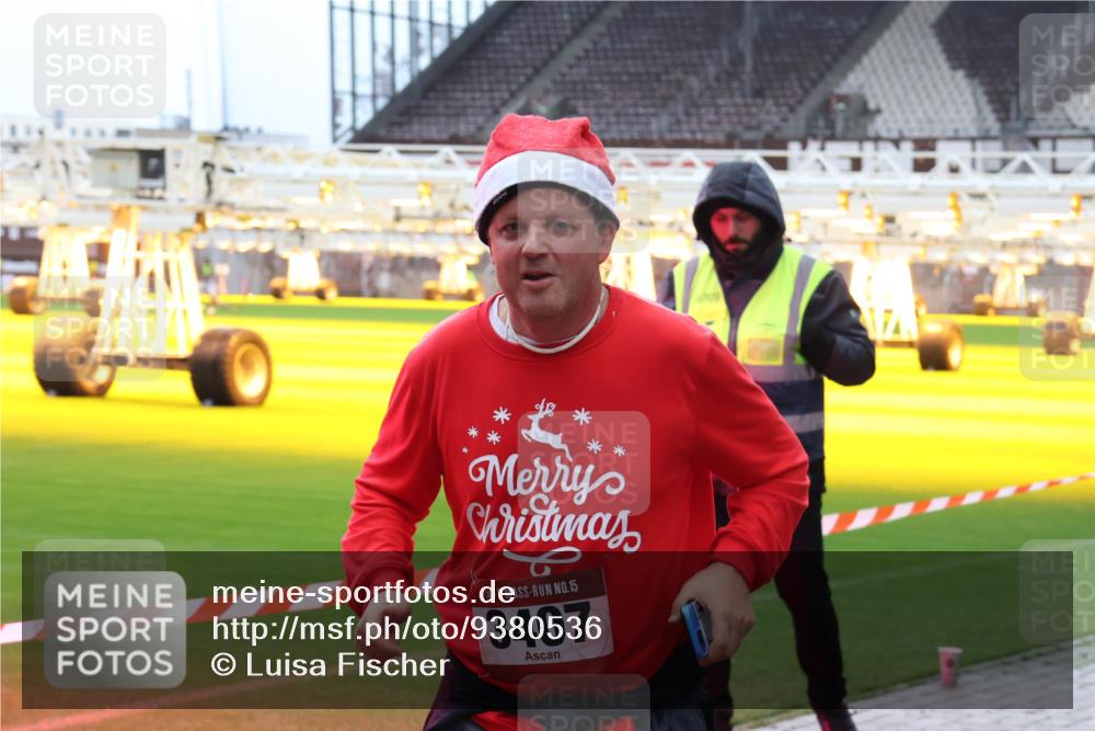 07.12.2025 - St. Pauli X-Mass-Run No. 15 Luisa Fischer http://msf.ph/oto/9380536 07.12.2025 10:41:01 Ziel 15, 3407, 230, 284, 288, 406, 538, 580, 731, 735, 1457, 2169, 2555, 2559, 2594, 2916, 3161, 3164, 3244, 3407, 3408, 3796, 3797, 4041, 4304, 4856, 4871, 4874, 4878 meine-sportfotos.de