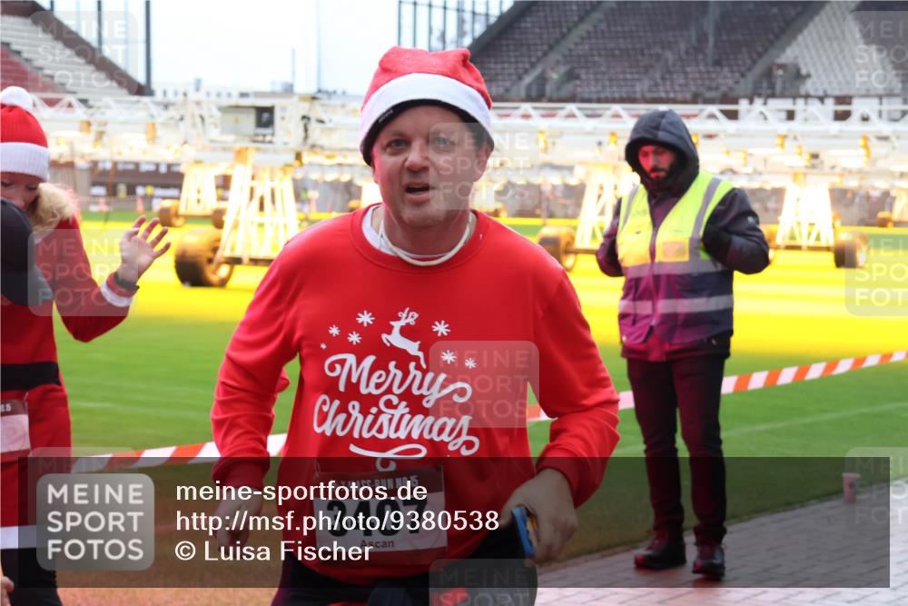 07.12.2025 - St. Pauli X-Mass-Run No. 15 Luisa Fischer http://msf.ph/oto/9380538 07.12.2025 10:41:01 Ziel 15, 60, 15, 3407, 230, 284, 288, 406, 538, 580, 731, 735, 1457, 2169, 2555, 2559, 2594, 2916, 3161, 3164, 3244, 3407, 3408, 3796, 3797, 4041, 4304, 4856, 4871, 4874, 4878 meine-sportfotos.de