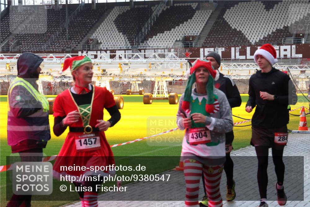 07.12.2025 - St. Pauli X-Mass-Run No. 15 Luisa Fischer http://msf.ph/oto/9380547 07.12.2025 10:41:04 Ziel 1457, 4304, 284, 230, 284, 288, 406, 538, 580, 731, 735, 1457, 2169, 2555, 2559, 2594, 2916, 3161, 3164, 3244, 3264, 3265, 3407, 3408, 3796, 3797, 4041, 4304, 4856, 4871, 4874, 4878 meine-sportfotos.de