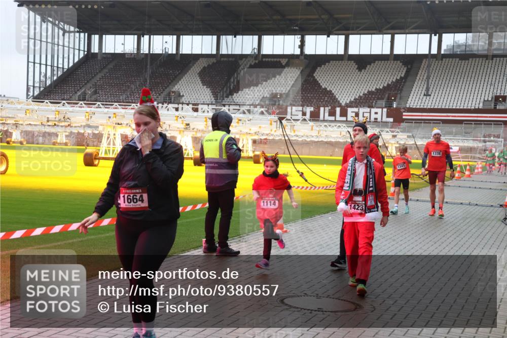 07.12.2025 - St. Pauli X-Mass-Run No. 15 Luisa Fischer http://msf.ph/oto/9380557 07.12.2025 11:14:10 Ziel 1664, 1114, 1423, 1341, 1338, 274, 375, 425, 475, 585, 708, 1111, 1114, 1338, 1341, 1664, 2125, 2773 meine-sportfotos.de