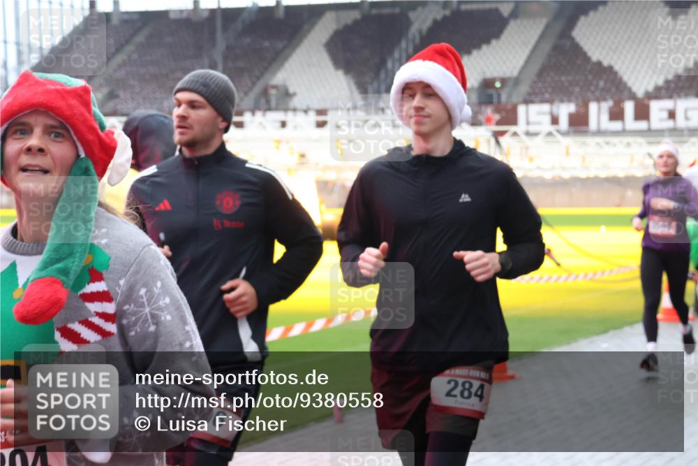 07.12.2025 - St. Pauli X-Mass-Run No. 15 Luisa Fischer http://msf.ph/oto/9380558 07.12.2025 10:41:05 Ziel 10, 109, 6, 284, 230, 284, 288, 406, 538, 731, 735, 1457, 2169, 2555, 2559, 2594, 2916, 3161, 3164, 3244, 3264, 3265, 3407, 3408, 3797, 4041, 4304, 4856, 4871, 4874, 4878 meine-sportfotos.de