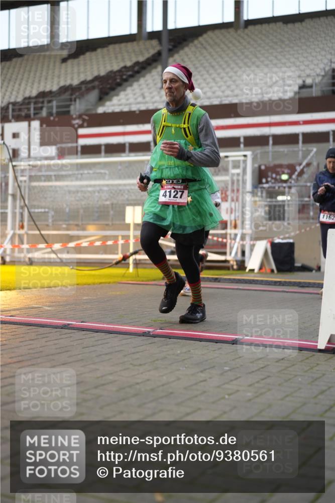 07.12.2025 - St. Pauli X-Mass-Run No. 15 Patografie http://msf.ph/oto/9380561 07.12.2025 10:17:29 Ziel 1161, 1162, 2688, 2725, 2952, 4114, 4127, 4339 meine-sportfotos.de