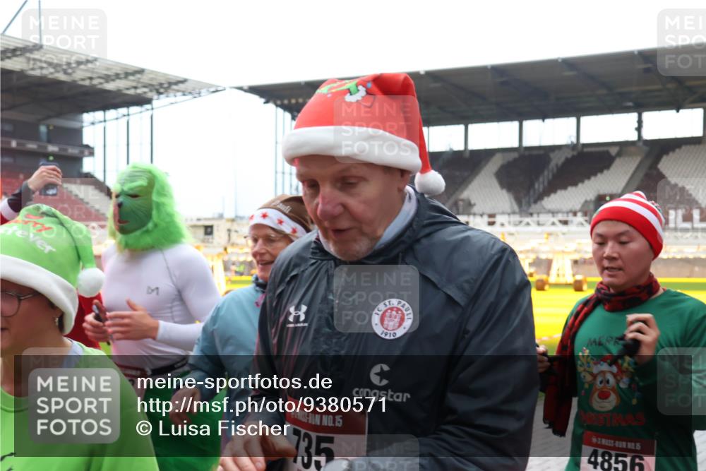 07.12.2025 - St. Pauli X-Mass-Run No. 15 Luisa Fischer http://msf.ph/oto/9380571 07.12.2025 10:41:10 Ziel 8, 1910, 10, 15, 735, 5, 4856, 284, 288, 406, 545, 731, 735, 952, 1457, 2169, 2555, 2559, 2594, 2916, 3161, 3164, 3244, 3264, 3265, 3407, 3408, 3951, 4041, 4304, 4773, 4856, 4871 meine-sportfotos.de