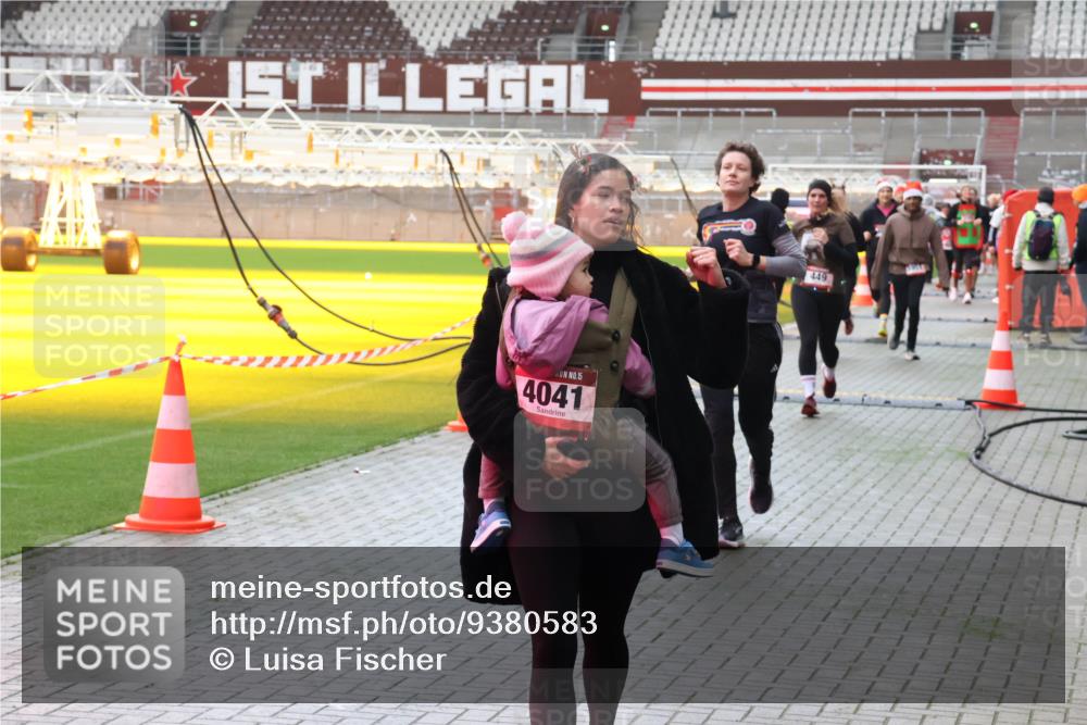 07.12.2025 - St. Pauli X-Mass-Run No. 15 Luisa Fischer http://msf.ph/oto/9380583 07.12.2025 10:41:23 Ziel 15, 4041, 449, 284, 288, 406, 449, 545, 575, 952, 1153, 1457, 2555, 2559, 2594, 2916, 3047, 3244, 3264, 3265, 3407, 3408, 3951, 4041, 4304, 4617, 4773, 4856, 4871 meine-sportfotos.de