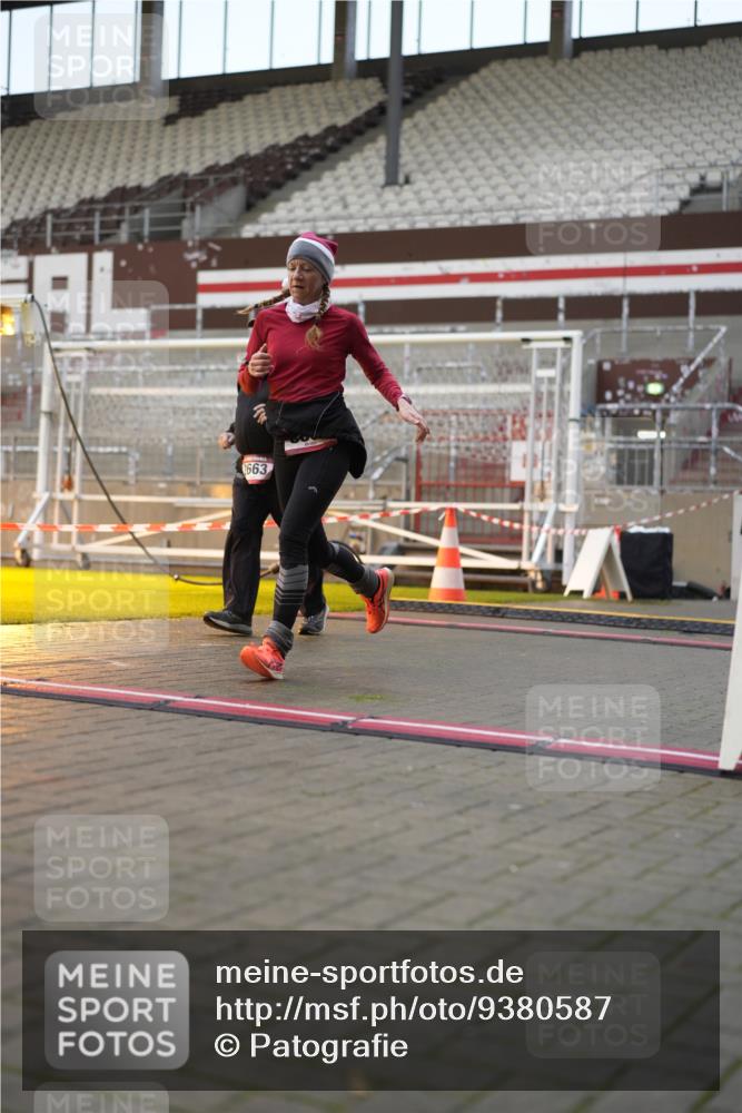 07.12.2025 - St. Pauli X-Mass-Run No. 15 Patografie http://msf.ph/oto/9380587 07.12.2025 10:17:40 Ziel 1161, 1162, 1963, 2663, 2952, 3804, 4127, 4227 meine-sportfotos.de