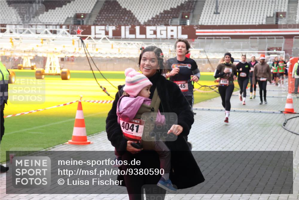 07.12.2025 - St. Pauli X-Mass-Run No. 15 Luisa Fischer http://msf.ph/oto/9380590 07.12.2025 10:41:24 Ziel 15, 4041, 45, 449, 284, 288, 406, 449, 545, 575, 952, 1153, 1457, 2330, 2331, 2555, 2559, 2594, 3047, 3244, 3264, 3265, 3407, 3408, 3951, 4041, 4304, 4617, 4773, 4856, 4871 meine-sportfotos.de