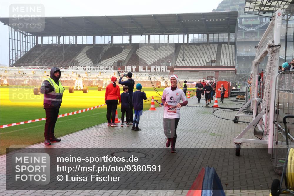 07.12.2025 - St. Pauli X-Mass-Run No. 15 Luisa Fischer http://msf.ph/oto/9380591 07.12.2025 10:09:00 Ziel 3495, 390, 707, 786, 789, 947, 1002, 1031, 1176, 2247, 2248, 2521, 2650, 2691, 2692, 2746, 3212, 3332, 3335, 3484, 3495, 3671, 3759, 3904, 3907, 4205, 4232, 4234, 4451 meine-sportfotos.de