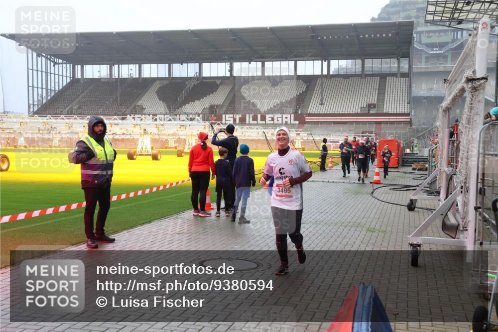 07.12.2025 - St. Pauli X-Mass-Run No. 15 Luisa Fischer http://msf.ph/oto/9380594 07.12.2025 10:09:00 Ziel 3495, 390, 707, 786, 789, 947, 1002, 1031, 1176, 2247, 2248, 2521, 2650, 2691, 2692, 2746, 3212, 3332, 3335, 3484, 3495, 3671, 3759, 3904, 3907, 4205, 4232, 4234, 4451 meine-sportfotos.de