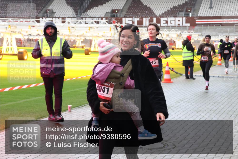 07.12.2025 - St. Pauli X-Mass-Run No. 15 Luisa Fischer http://msf.ph/oto/9380596 07.12.2025 10:41:25 Ziel 6709, 15, 4041, 45, 449, 284, 288, 406, 449, 545, 575, 952, 1153, 1457, 2330, 2331, 2555, 2559, 2594, 3047, 3244, 3264, 3265, 3407, 3408, 3951, 4041, 4304, 4617, 4773, 4856, 4871 meine-sportfotos.de