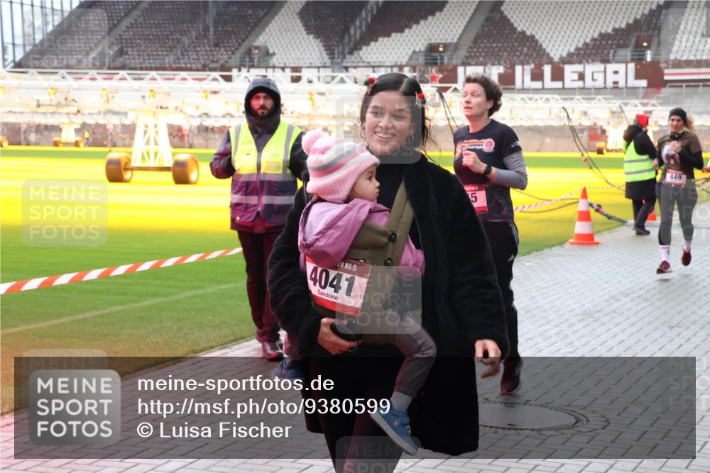 07.12.2025 - St. Pauli X-Mass-Run No. 15 Luisa Fischer http://msf.ph/oto/9380599 07.12.2025 10:41:25 Ziel 15, 4041, 5, 449, 284, 288, 406, 449, 545, 575, 952, 1153, 1457, 2330, 2331, 2555, 2559, 2594, 3047, 3244, 3264, 3265, 3407, 3408, 3951, 4041, 4304, 4617, 4773, 4856, 4871 meine-sportfotos.de