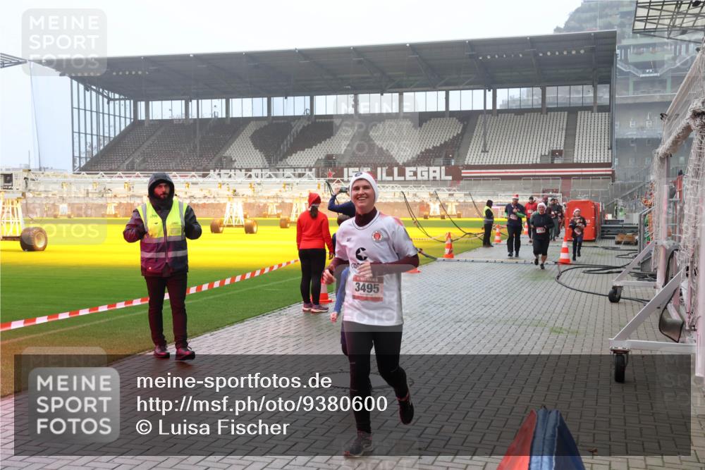 07.12.2025 - St. Pauli X-Mass-Run No. 15 Luisa Fischer http://msf.ph/oto/9380600 07.12.2025 10:09:01 Ziel 3495, 390, 707, 786, 789, 947, 1002, 1031, 1176, 2247, 2248, 2521, 2650, 2691, 2692, 2746, 3212, 3332, 3335, 3484, 3495, 3671, 3759, 3904, 3907, 4205, 4232, 4234, 4451 meine-sportfotos.de