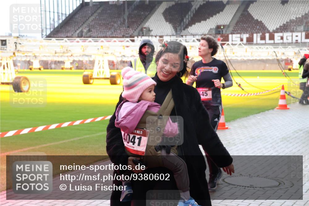 07.12.2025 - St. Pauli X-Mass-Run No. 15 Luisa Fischer http://msf.ph/oto/9380602 07.12.2025 10:41:26 Ziel 15, 4041, 545, 284, 288, 406, 449, 545, 575, 952, 1153, 1457, 2330, 2331, 2555, 2559, 2594, 3047, 3244, 3264, 3265, 3407, 3408, 3951, 4041, 4304, 4617, 4773, 4856, 4871 meine-sportfotos.de
