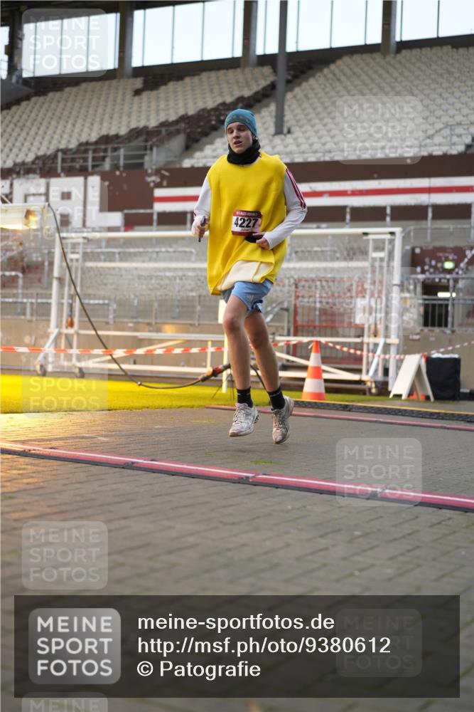 07.12.2025 - St. Pauli X-Mass-Run No. 15 Patografie http://msf.ph/oto/9380612 07.12.2025 10:17:45 Ziel 1161, 1162, 1963, 2663, 3804, 4127, 4227 meine-sportfotos.de