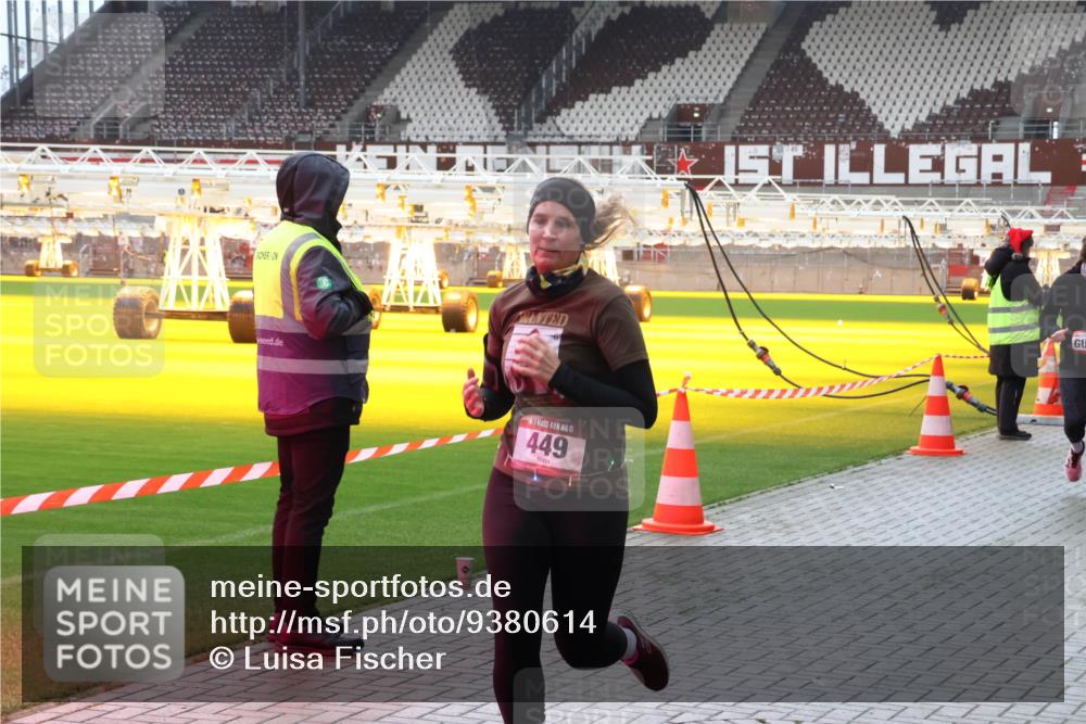 07.12.2025 - St. Pauli X-Mass-Run No. 15 Luisa Fischer http://msf.ph/oto/9380614 07.12.2025 10:41:28 Ziel 15, 449, 284, 288, 406, 449, 545, 575, 952, 1153, 1457, 2330, 2331, 2555, 2559, 3047, 3264, 3265, 3407, 3951, 4041, 4304, 4617, 4773, 4856, 4871 meine-sportfotos.de
