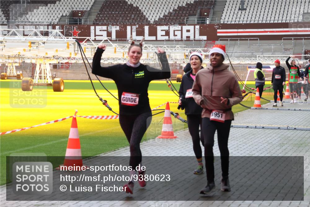 07.12.2025 - St. Pauli X-Mass-Run No. 15 Luisa Fischer http://msf.ph/oto/9380623 07.12.2025 10:41:30 Ziel 46, 3951, 3047, 284, 288, 406, 449, 545, 575, 952, 1153, 1457, 2330, 2331, 2555, 2559, 3047, 3264, 3265, 3407, 3951, 4041, 4304, 4617, 4773, 4856, 4871 meine-sportfotos.de