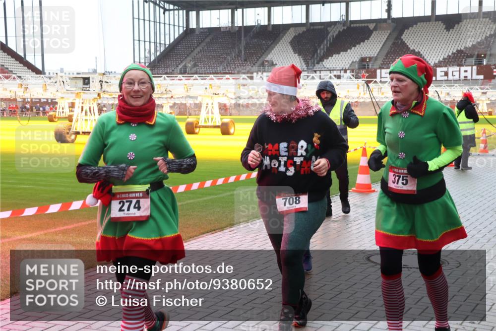 07.12.2025 - St. Pauli X-Mass-Run No. 15 Luisa Fischer http://msf.ph/oto/9380652 07.12.2025 11:14:34 Ziel 15, 274, 708, 375, 274, 375, 425, 475, 708, 942, 946, 948 meine-sportfotos.de
