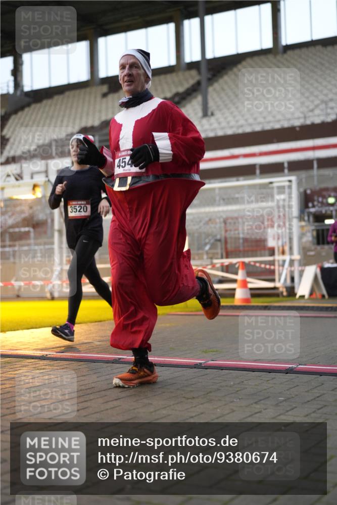 07.12.2025 - St. Pauli X-Mass-Run No. 15 Patografie http://msf.ph/oto/9380674 07.12.2025 10:18:23 Ziel 243, 264, 269, 2049, 3520, 3606, 3608, 4540 meine-sportfotos.de