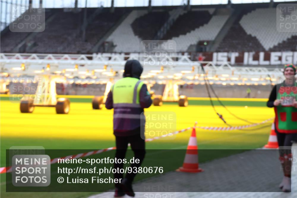 07.12.2025 - St. Pauli X-Mass-Run No. 15 Luisa Fischer http://msf.ph/oto/9380676 07.12.2025 10:41:49 Ziel 17, 259, 279, 449, 545, 575, 952, 1153, 1275, 2288, 2330, 2331, 2507, 3047, 3264, 3265, 3392, 3951, 4617, 4773 meine-sportfotos.de