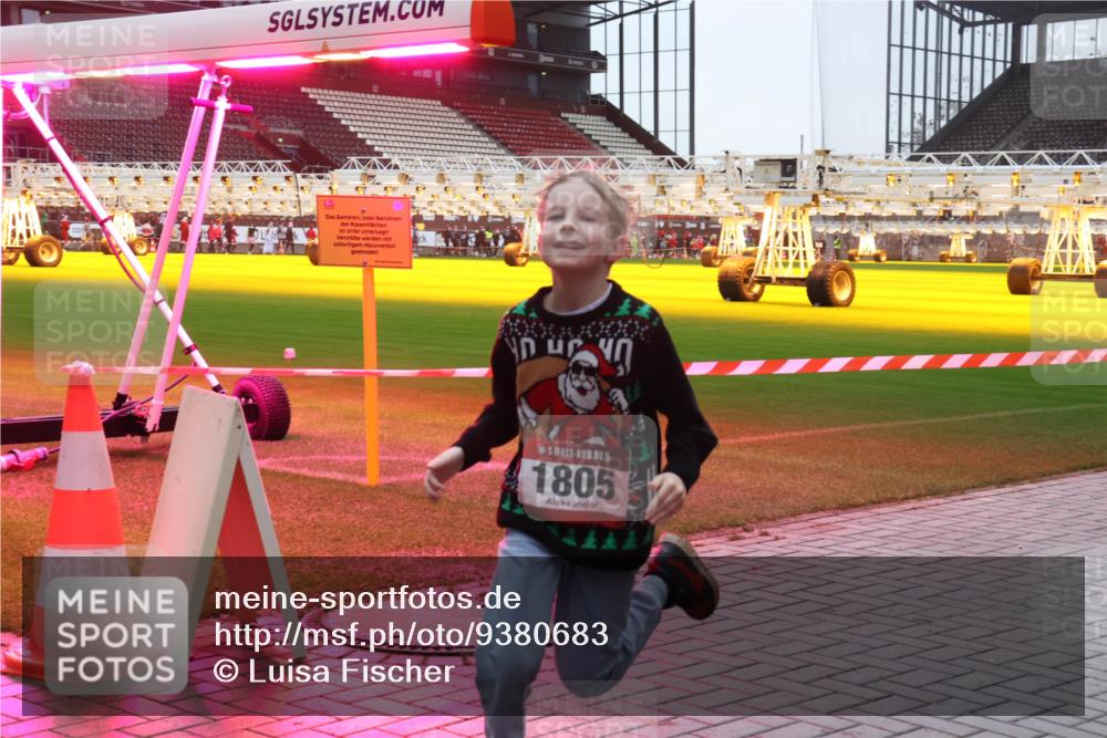 07.12.2025 - St. Pauli X-Mass-Run No. 15 Luisa Fischer http://msf.ph/oto/9380683 07.12.2025 11:14:53 Ziel 5, 1805, 274, 425, 525, 708, 922, 942, 946, 948, 1776, 1778, 1798, 1804, 1805, 1806, 1807, 2040, 2211, 4010 meine-sportfotos.de
