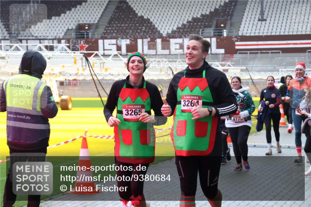 07.12.2025 - St. Pauli X-Mass-Run No. 15 Luisa Fischer http://msf.ph/oto/9380684 07.12.2025 10:41:50 Ziel 15, 3265, 15, 326, 477, 141, 259, 279, 322, 449, 545, 575, 952, 1153, 1275, 2288, 2330, 2331, 2507, 3047, 3264, 3265, 3392, 3951, 4617, 4773 meine-sportfotos.de