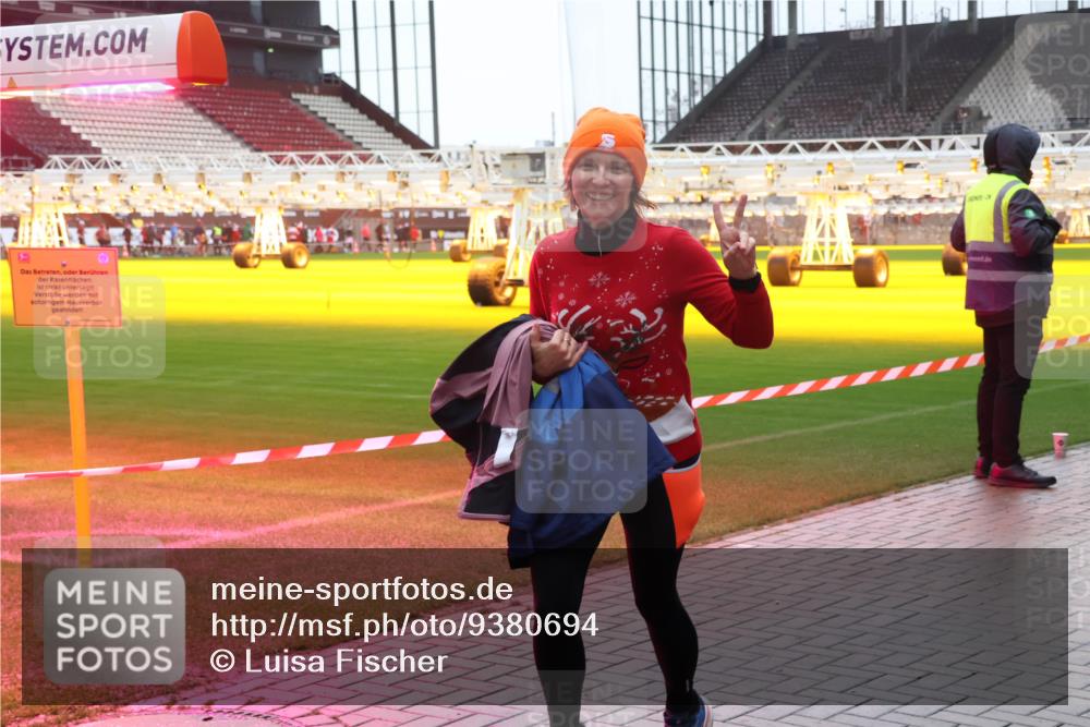 07.12.2025 - St. Pauli X-Mass-Run No. 15 Luisa Fischer http://msf.ph/oto/9380694 07.12.2025 11:15:07 Ziel 525, 922, 942, 946, 948, 1776, 1778, 1798, 1804, 1805, 1806, 1807, 2040, 2211, 4010 meine-sportfotos.de
