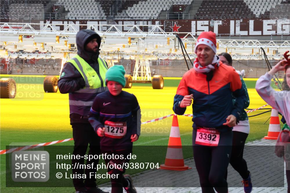 07.12.2025 - St. Pauli X-Mass-Run No. 15 Luisa Fischer http://msf.ph/oto/9380704 07.12.2025 10:41:54 Ziel 6709, 1275, 3392, 141, 259, 279, 322, 449, 545, 575, 952, 1153, 1275, 2288, 2330, 2331, 2507, 2563, 3047, 3392, 3951, 4617, 4773 meine-sportfotos.de
