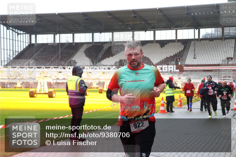 07.12.2025 - St. Pauli X-Mass-Run No. 15 Luisa Fischer http://msf.ph/oto/9380706 07.12.2025 11:15:11 Ziel 20, 5, 15, 922, 4010, 525, 922, 1776, 1778, 1798, 1804, 1805, 1806, 1807, 2040, 2211, 4010 meine-sportfotos.de